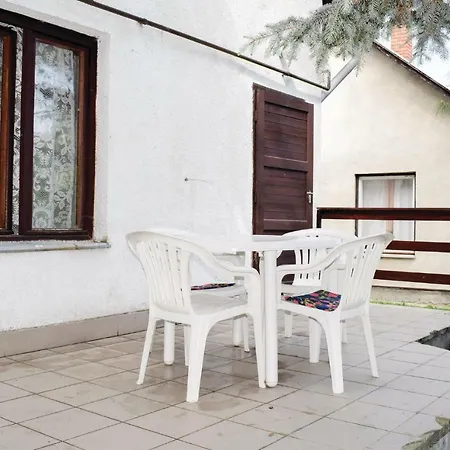 Three-bedroom Holiday In Balatonszemes