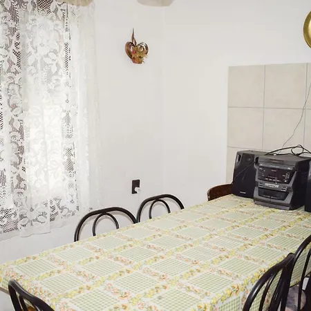 Three-bedroom Holiday In Balatonszemes